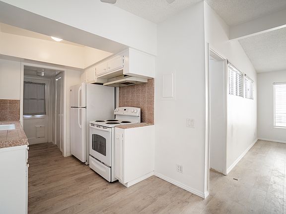5th image of 323 Larkspur Ave #1/2