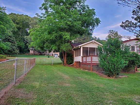 4th image of 3981 Philmont Dr