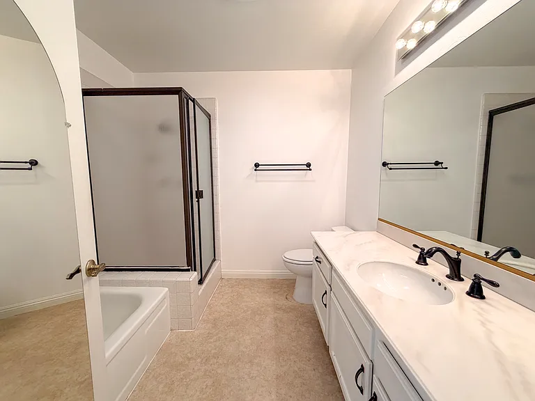 18242 Burbank Blvd #8 — Photo 35