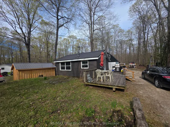 151 Francis Dr, Georgian Bluffs, ON N0H 2K0