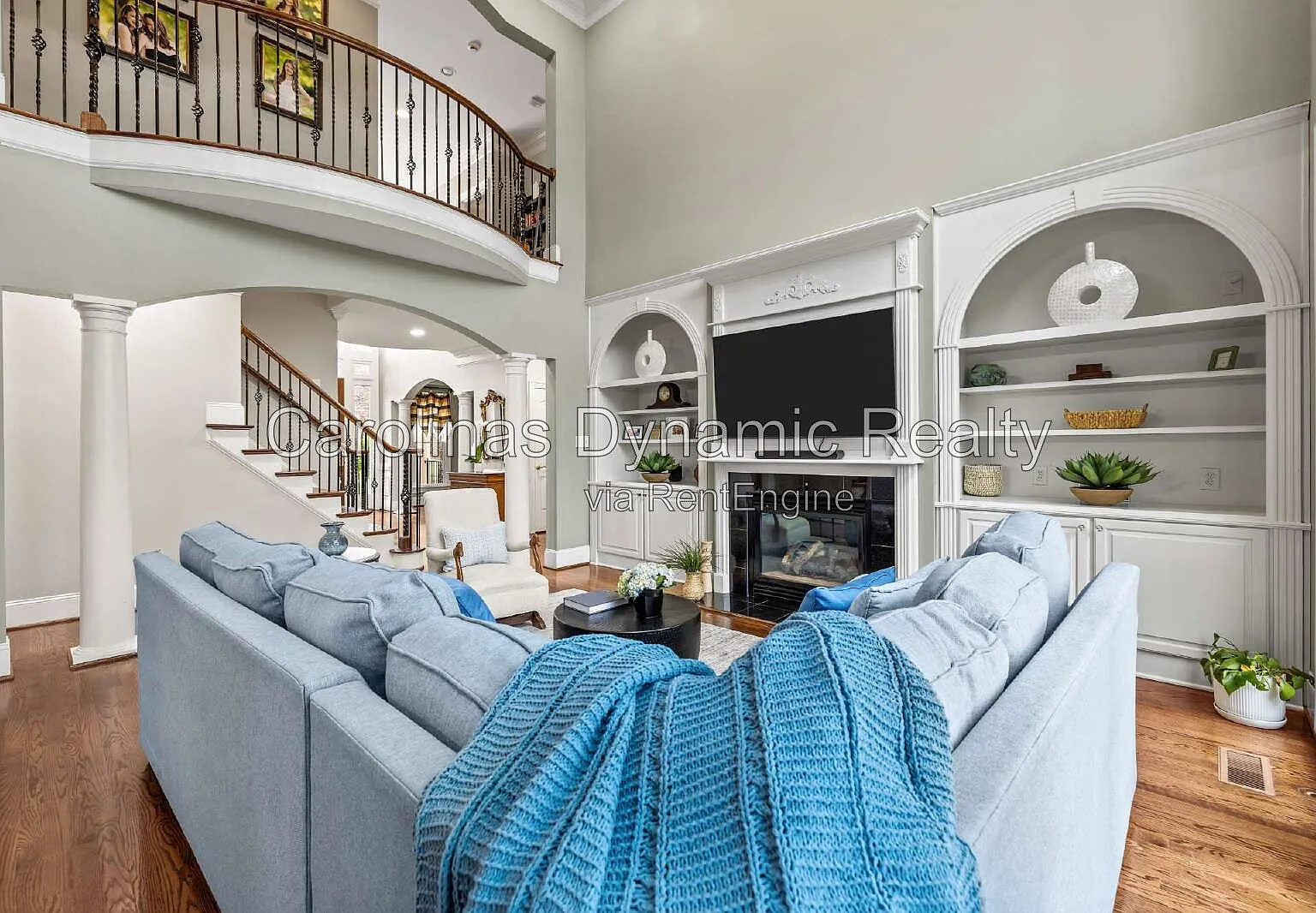 5 bed, 5.0 bath, 4867 sqft, $8,000 — Photo 4