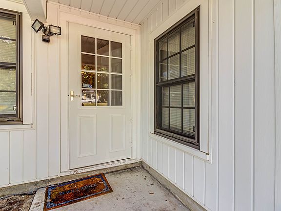 4th image of 49 E Park St