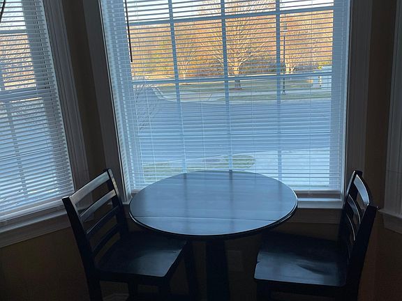 4th image of 755 Wyndhurst Dr