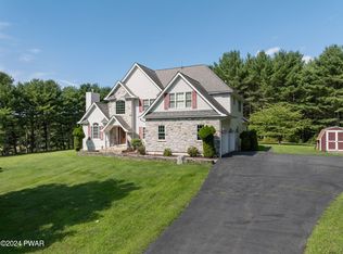 208 Long Meadow Rd, Milford, PA 18337