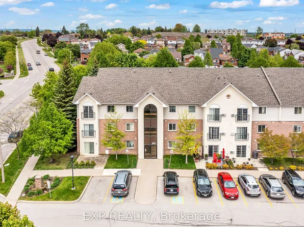 83 Aspen Springs Dr #208, Clarington, ON L1C 5J7