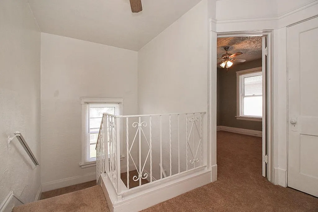 13701 Mann Ave photo 1