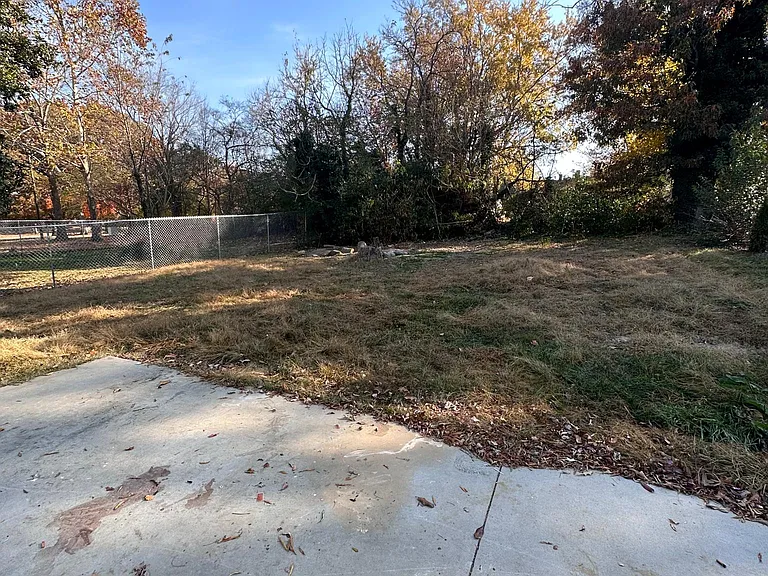 1911 Francis St — Photo 10
