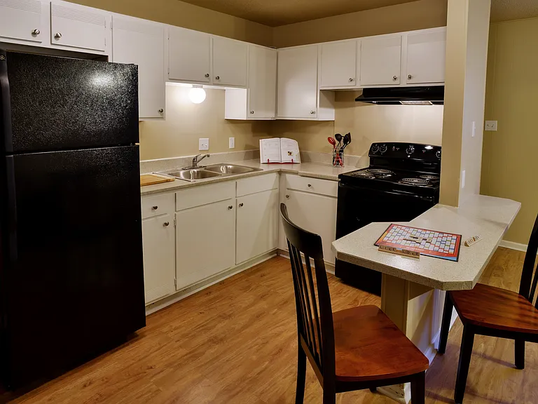 Oak Creek Apartments — Photo 12