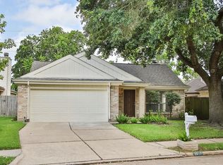 2011 Highland Hills Dr, Sugar Land, TX 77478
