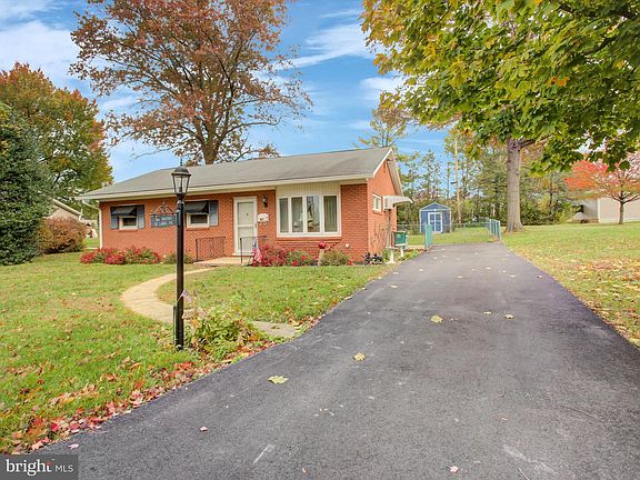 4th image of 81 Laurel Ave