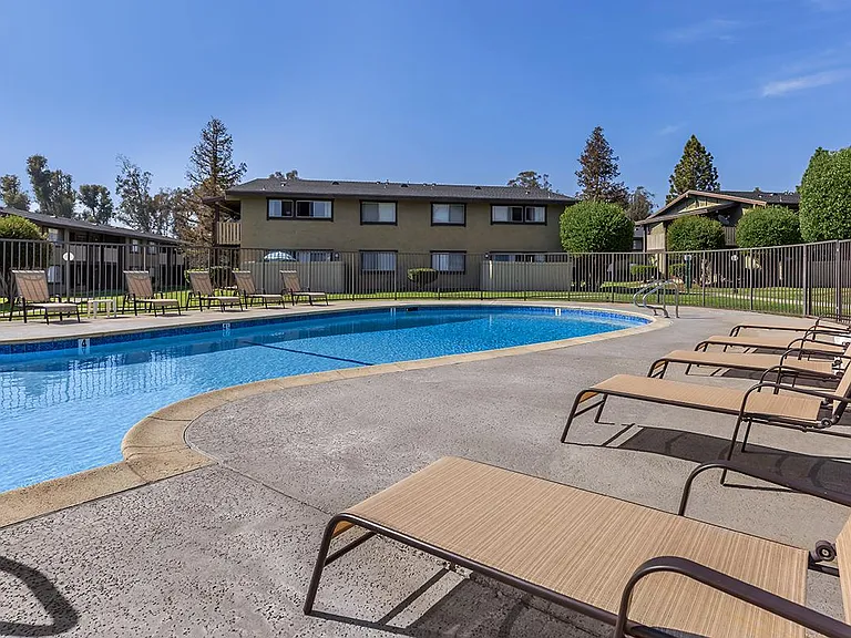 SPARKLING SWIMMING POOLS