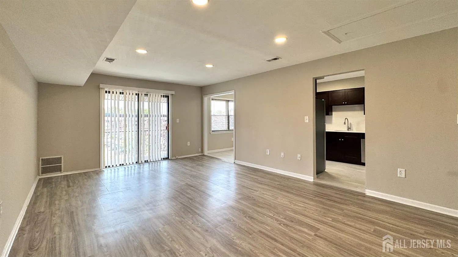 1 bed, 1.0 bath, 932 sqft, $2,000 — Photo 3