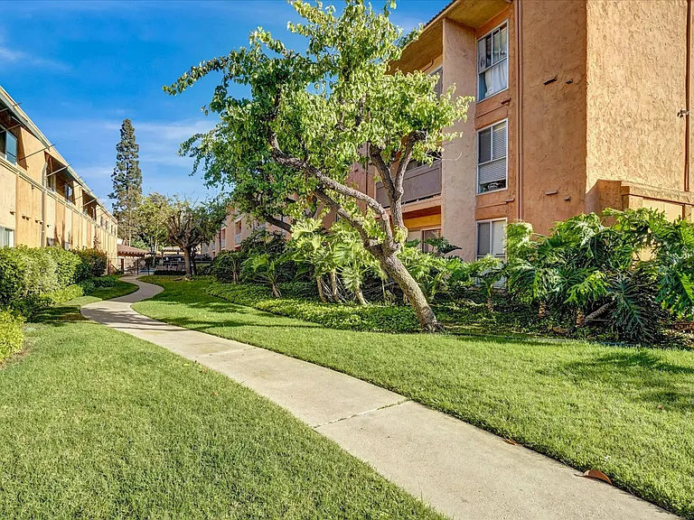 6955 Alvarado Rd — Photo 31
