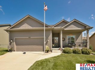 6634 Michael Cir, Papillion, NE 68133
