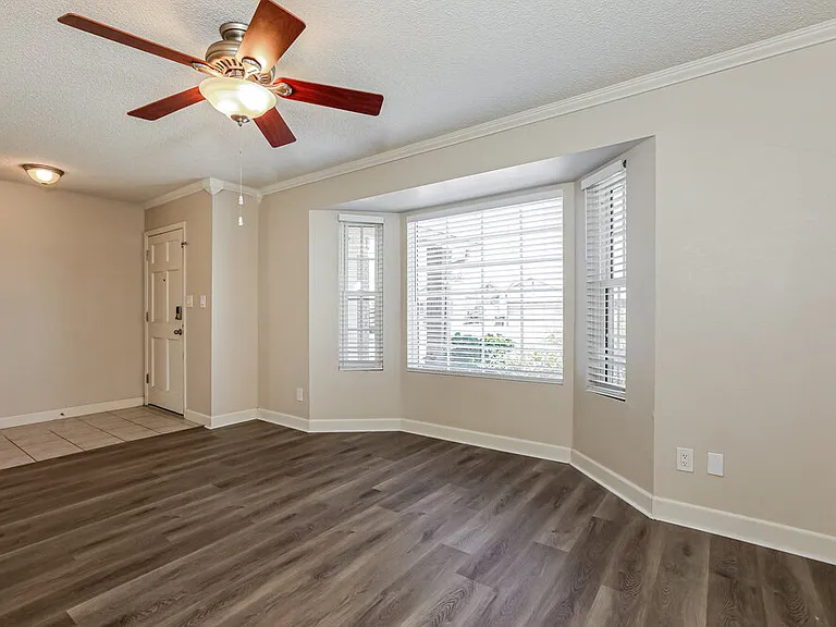 2915 E Dolphin Ave — Photo 8
