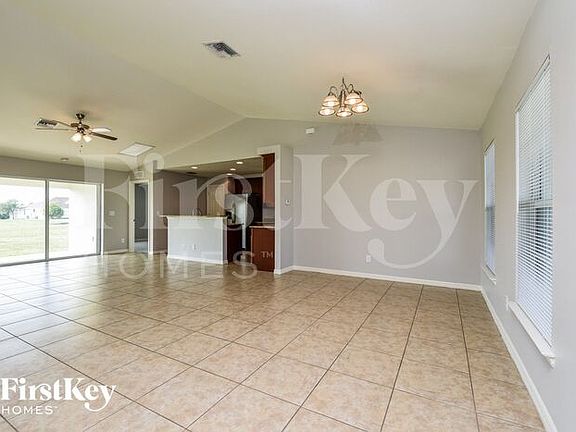 3rd image of 410 NW 20th Ter