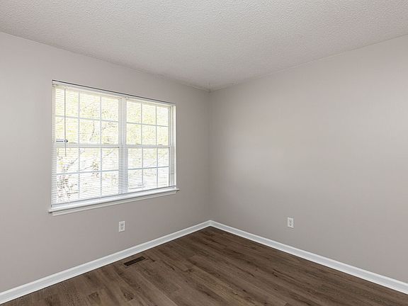 5th image of 1113 Kendall Dr