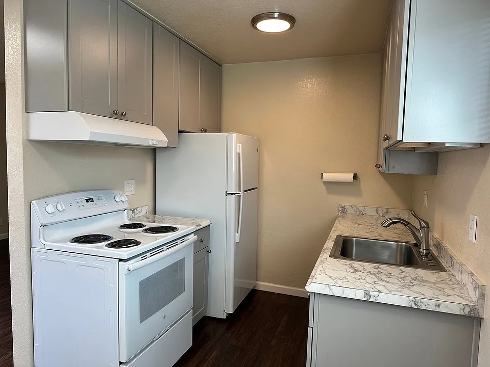 Derby Street Apartments LLC