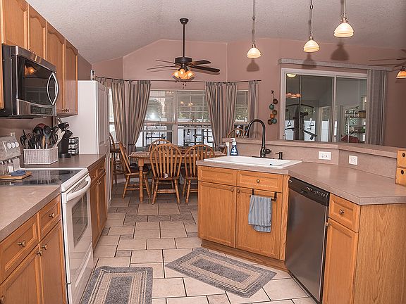 4th image of 637 Bonaparte Dr