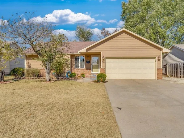 922 E Kelly Ave, Augusta, KS 67010