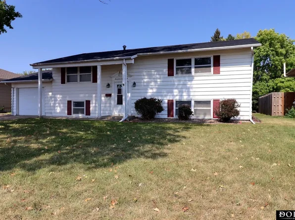 1758 E 19th St, Fremont, NE 68025