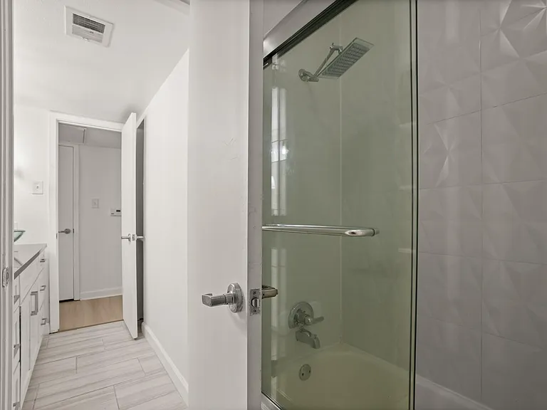 2020 S Congress Ave #2102 — Photo 12