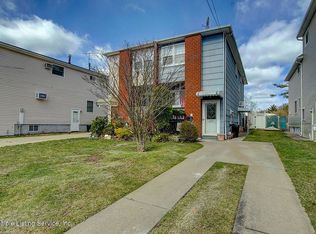 1927 N Railroad Ave, Staten Island, NY 10306