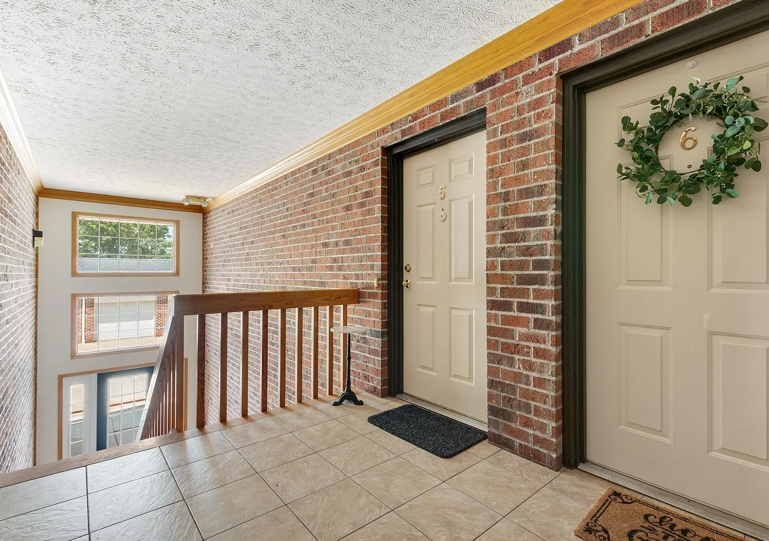 Mt. Vernon Manor — Photo 2