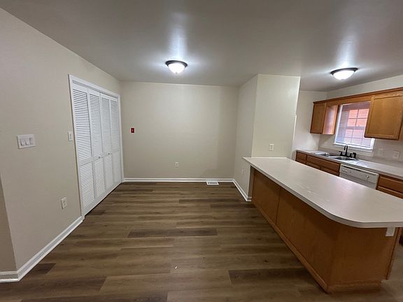 4th image of 439 Lamberton St
