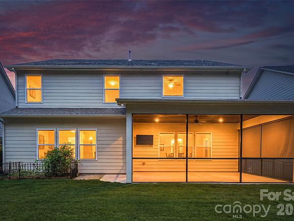 2nd image of 2207 Bluebell Way
