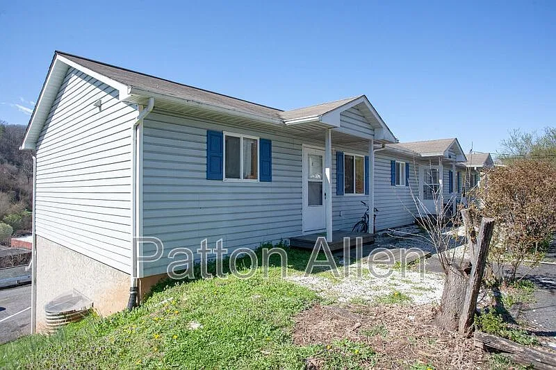 2 bed, 1.0 bath, 650 sqft, $1,300 — Photo 1