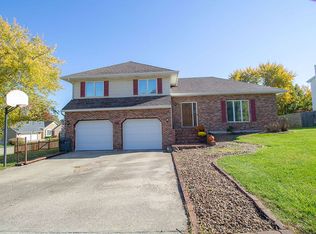 4500 W Bridgewood Dr, Columbia, MO 65203