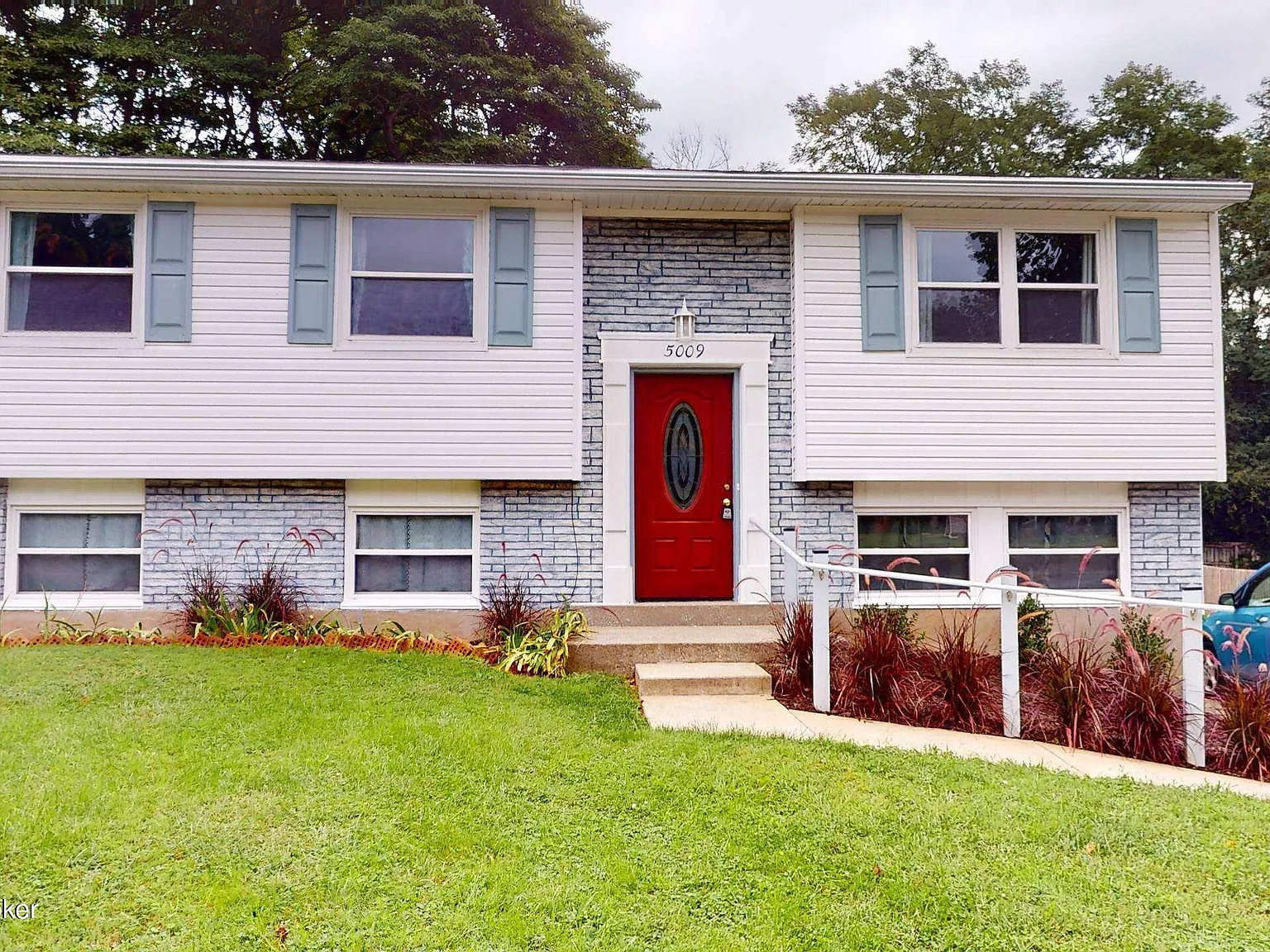 4 bed, 2.0 bath, 1929 sqft, $2,295 — Photo 1