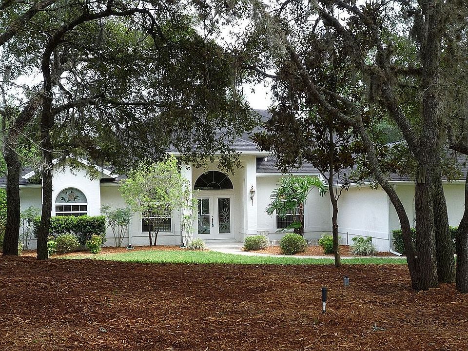 beautiful home on 1 acre