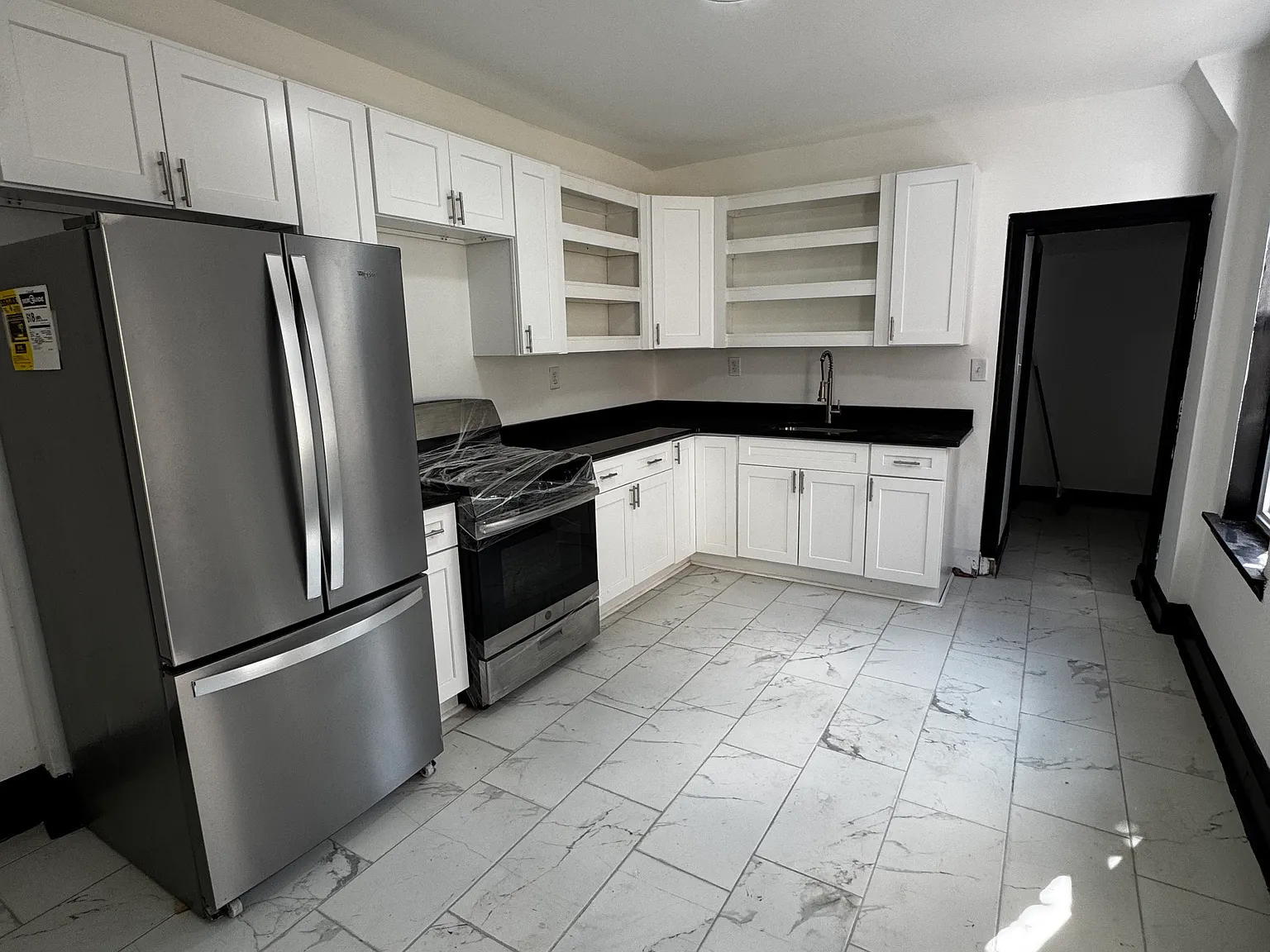 4 bed, 1306 sqft, $2,200 — Photo 3