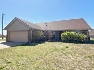 902 Briar Ridge Rd, Enid, OK 73703