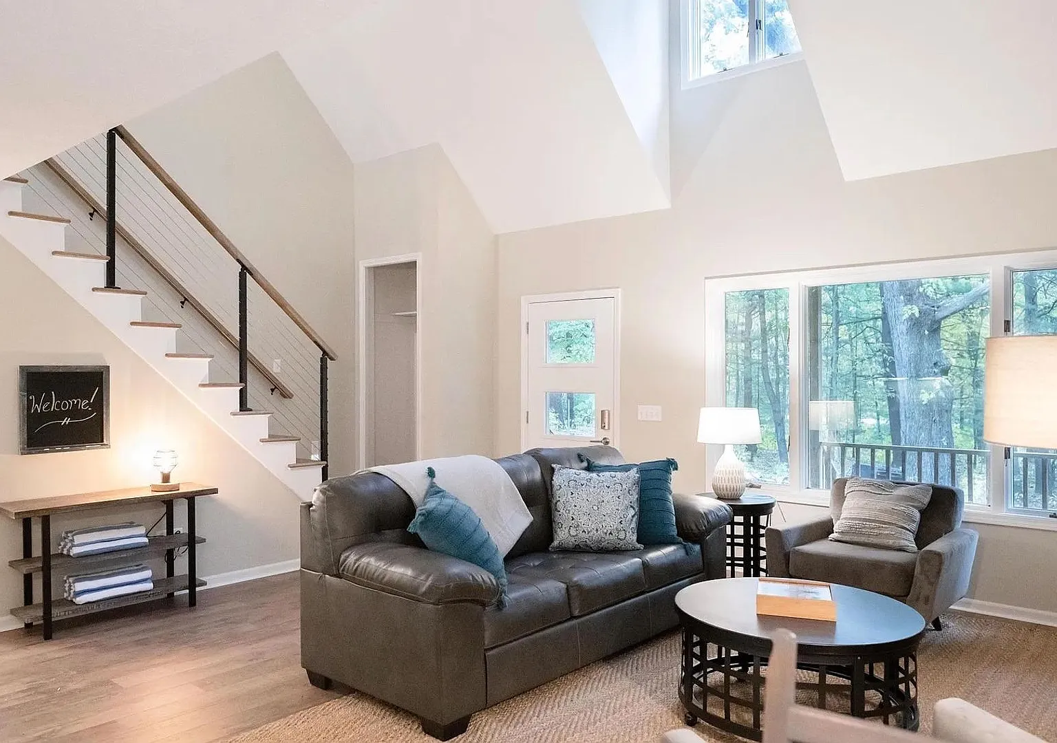 Gorgeous 3-Bedroom Waterfront Home in Saugatuck — Photo 3