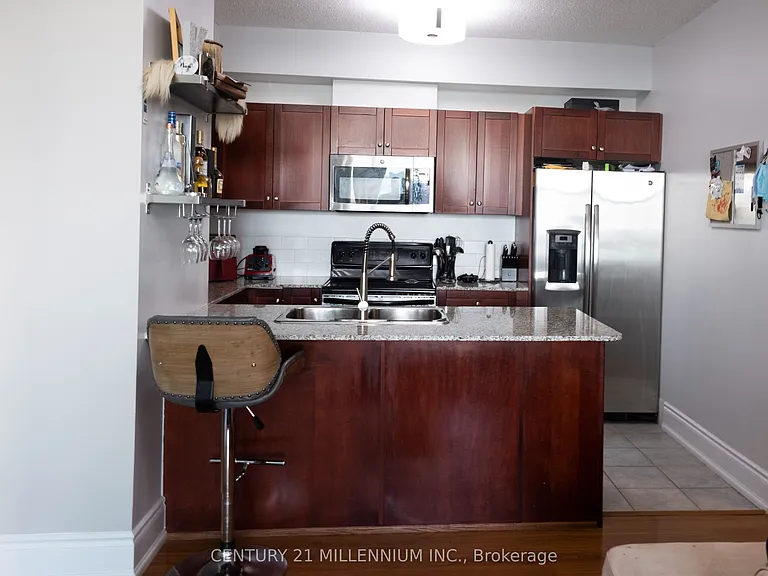 1359 Rathburn Rd E #1014 — Photo 4