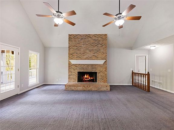3rd image of 2982 Rivercrest Dr
