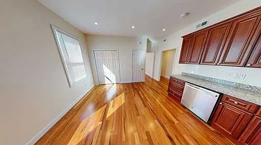 4 bed, 1.5 bath, $3,600 — Photo 2