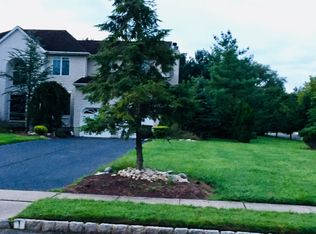 1 Green Ridge Dr, Manalapan, NJ 07726