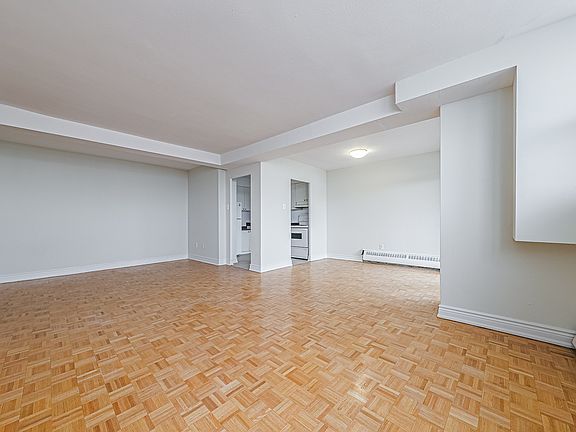 4th image of 1440 Lawrence Ave W #677626