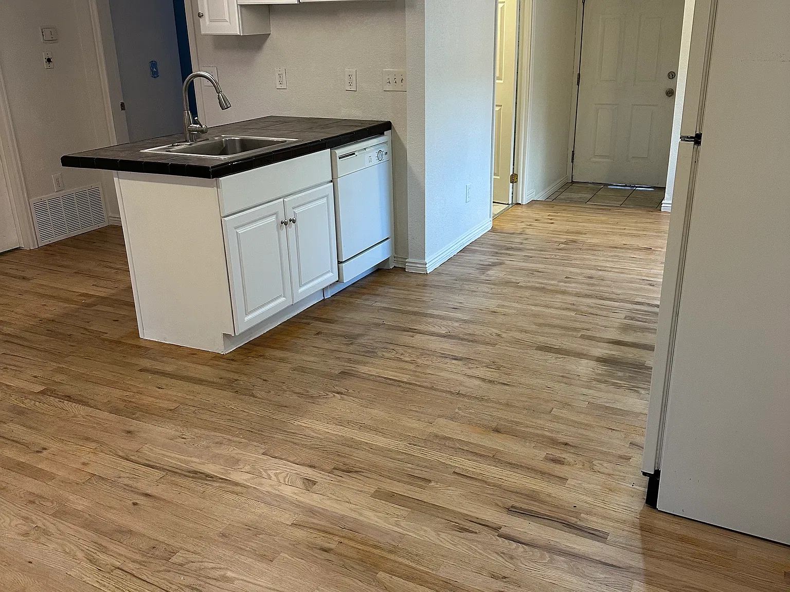 1 bed, 727 sqft, $1,695 — Photo 3