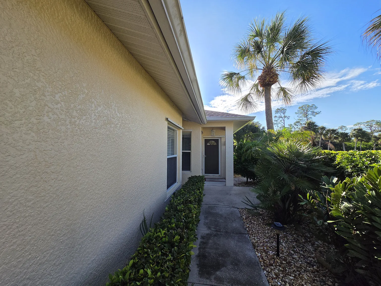 2 bed, 1385 sqft, $2,100 — Photo 2