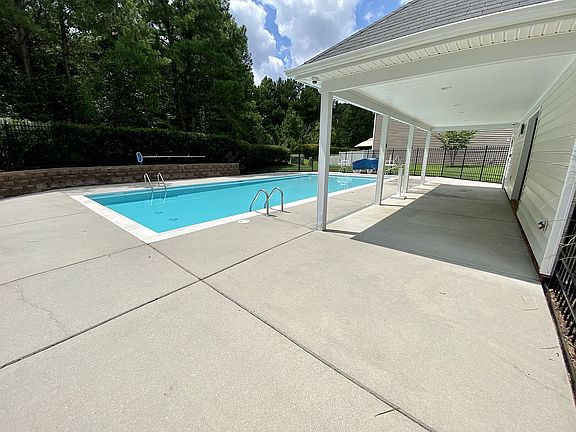 3rd image of 8123 Creekside Village Dr