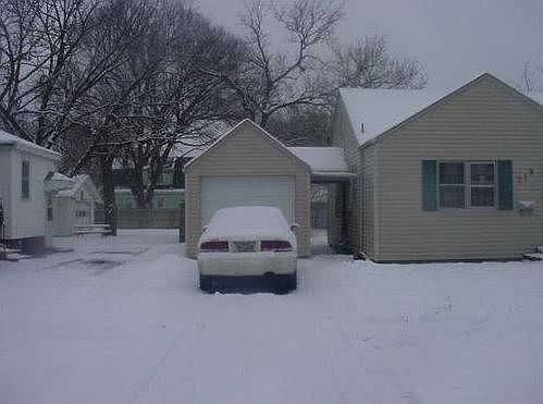 2nd image of 719 W 12th St