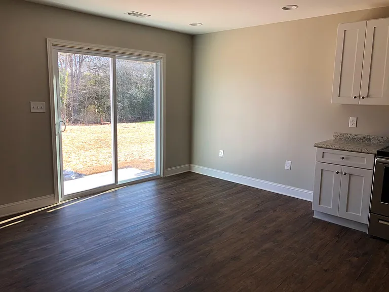 101 Dundee Ct — Photo 2
