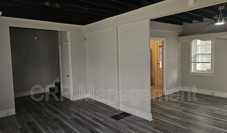 6827 Melrose Ave — Photo 8