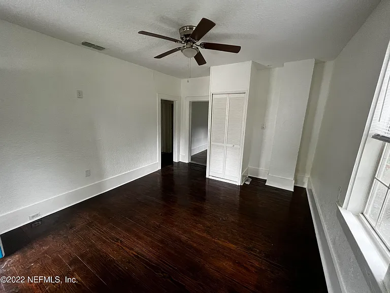 1456 E 16th St — Photo 3