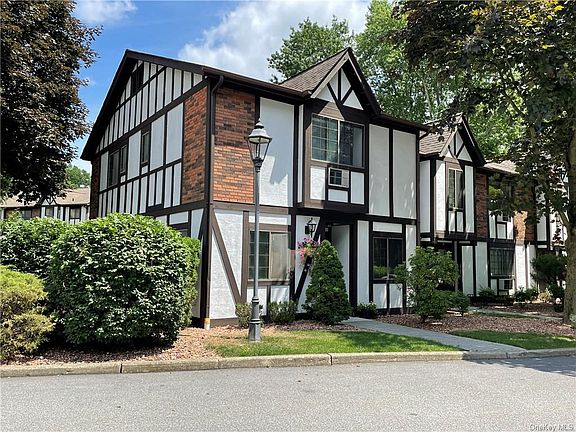 3rd image of 35 Brittany Dr